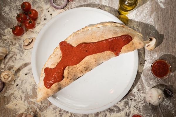 Poza cu Calzone (pizza umplută) 